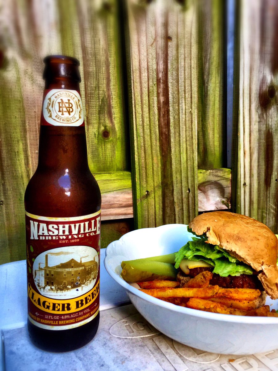 tncraftbeermag's tweet photo. #SundayFunday & another end of a long week calls for a burger & some tasty @NashvilleBrew 🍺#CraftnotCraft #tncraftbeer #yum #craftbeer https://t.co/KhM3vftGft
