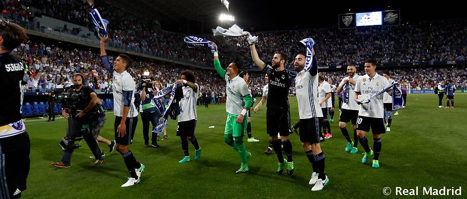 realmadrid's tweet photo. 😀🙌🏆 #33ligas 
El equipo ofrecerá hoy su 33ª de Liga.

https://t.co/LABZUXJK5O

#HalaMadrid https://t.co/9vTyUgLHfR