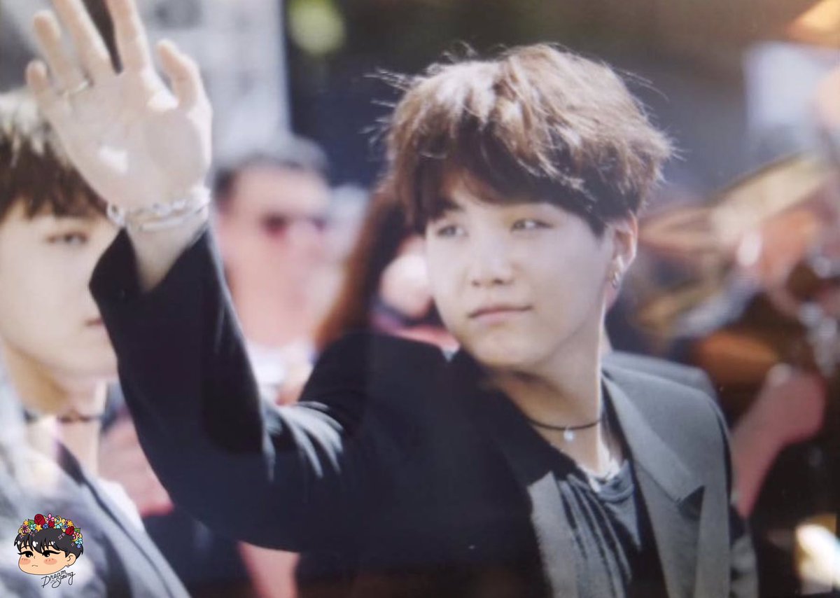 spring030993's tweet photo. 170521 BBMAs Red Carpet  
@BTS_twt 
#SUGA #방탄소년단 #슈가 #민윤기 #BTSBBMAs https://t.co/JSoigjvwBT