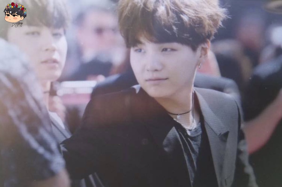 spring030993's tweet photo. 170521 BBMAs Red Carpet  
@BTS_twt 
#SUGA #방탄소년단 #슈가 #민윤기 #BTSBBMAs https://t.co/JSoigjvwBT