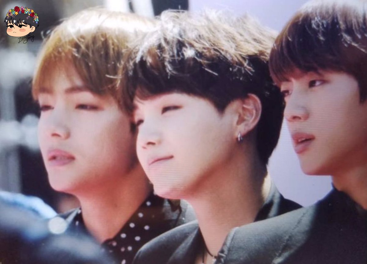 spring030993's tweet photo. 170521 BBMAs Red Carpet  
@BTS_twt 
#SUGA #방탄소년단 #슈가 #민윤기 #BTSBBMAs https://t.co/JSoigjvwBT