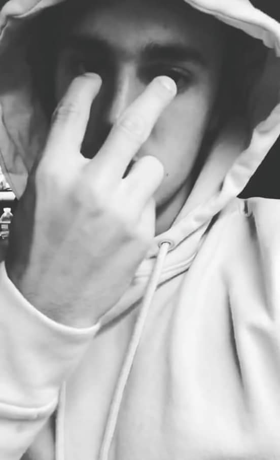 tarver_maria's tweet photo. #JustinBBMAs ¿tiene 23? ❤😭 https://t.co/JlZrCoza4X