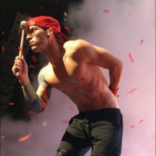 TopVotingAwards's tweet photo. – josh dun #topBBMAs https://t.co/BJ5JCRmjqm