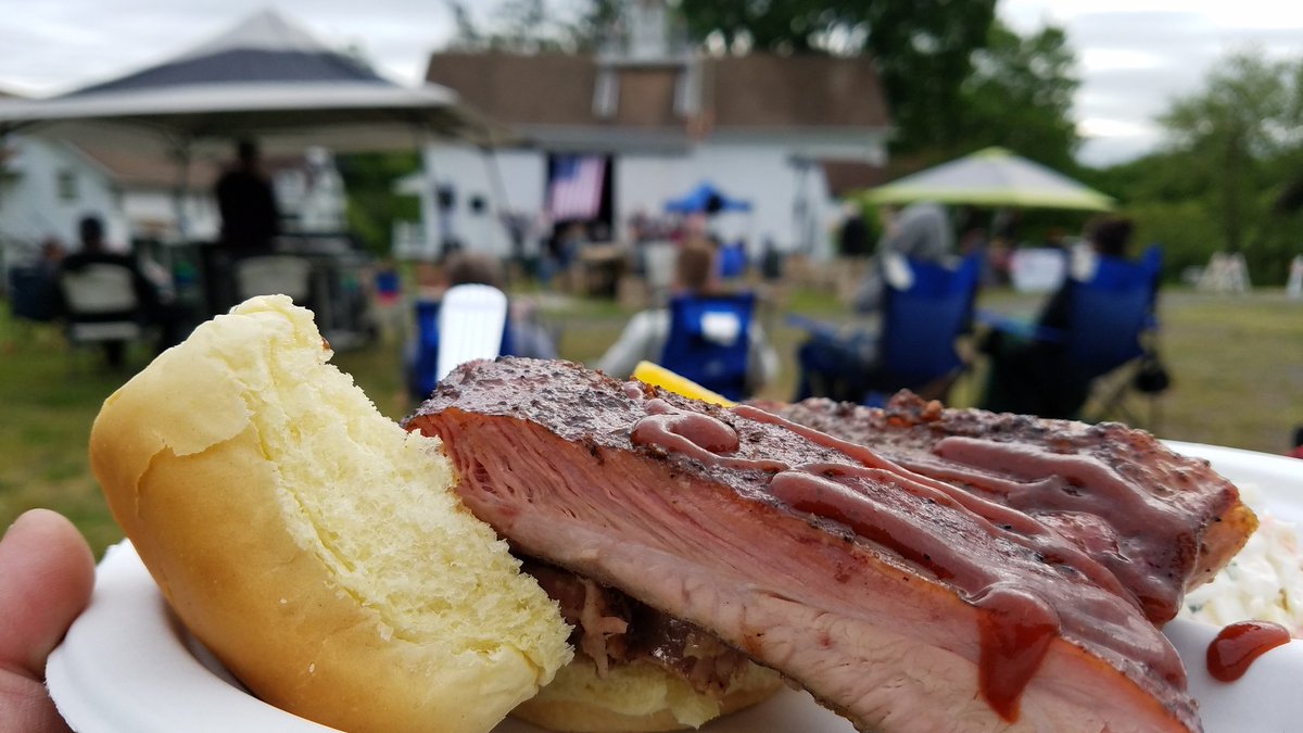THSSH's tweet photo. Minuteman Ribs and The Ross Farm Music series. Great afternoon for an outdoor show. #rossfarm https://t.co/jwCOPZE17N