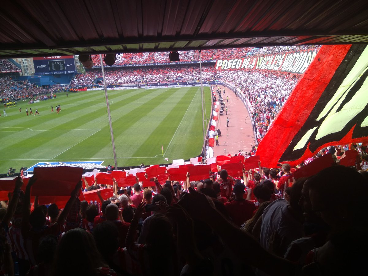 ladeporteca's tweet image. &quot;El Atleti es su gente. Tú y yo. Allá donde estemos nosotros estará el Atleti&quot;. #AtletiTeAmo #ParaSiempre