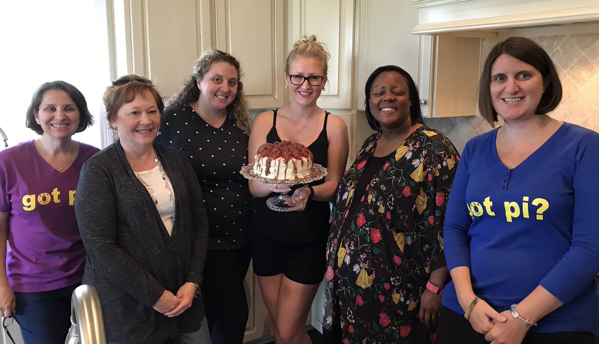 Eta Pi having fun with a Birthday Cake Bake-Off!! 🎂