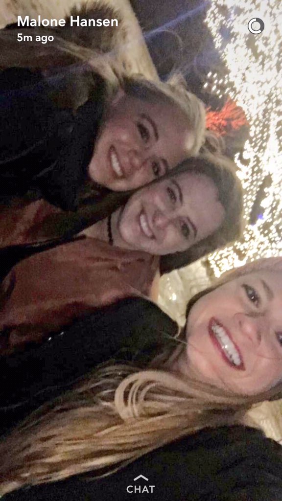 meganfisher225's tweet photo. IT'S MY GIRL HAN ROB'S 20th BIRTHDAY 🎉 here's to 5 years of friendship and many many more 🍻🍾 love you 😘💕 https://t.co/zJb6uDBK7Q
