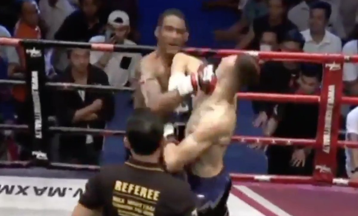 BleacherReport's tweet photo. Double knockdown! 

🎥: https://t.co/bJpcYag8IP https://t.co/qgEa0bI7jz