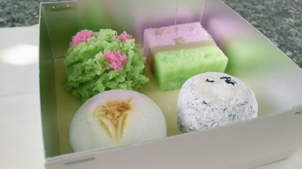 noix0305's tweet photo. 嘯月の上生菓子。
春らしい美しい色あいが素敵です。 https://t.co/B6PBXfvLJu