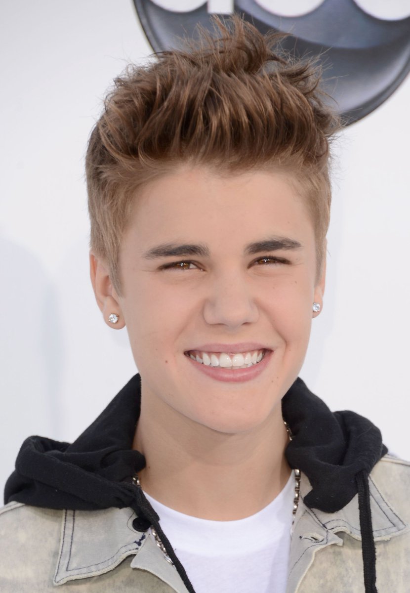 ibeliebersmx's tweet photo. Justin a través de los premios:

#BBMAs #JustinBBMAs https://t.co/LwgOuYObns