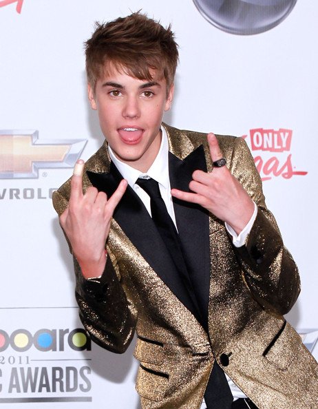 ibeliebersmx's tweet photo. Justin a través de los premios:

#BBMAs #JustinBBMAs https://t.co/LwgOuYObns