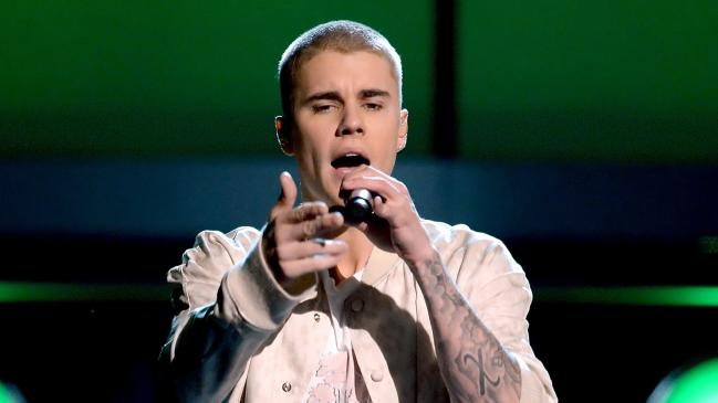 ibeliebersmx's tweet photo. Justin a través de los premios:

#BBMAs #JustinBBMAs https://t.co/LwgOuYObns
