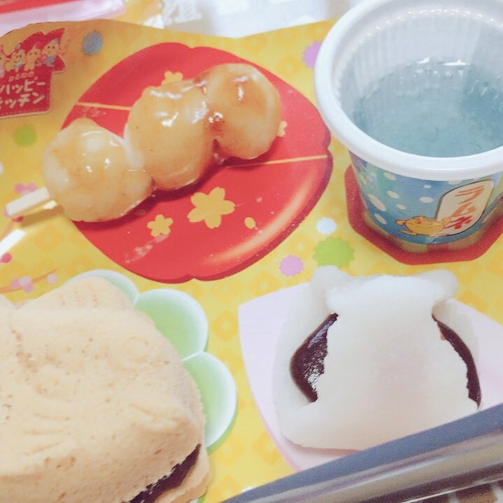 pyxxxxn's tweet photo. 子供が喜ぶやつ🍱🍡🍟しずく食べる頃には飽きてたけどね…（笑）作るのに１時間もかけてた😂ゆんこば💑ありがとう(*´∀｀)💜💜 https://t.co/93IaBv2gUH