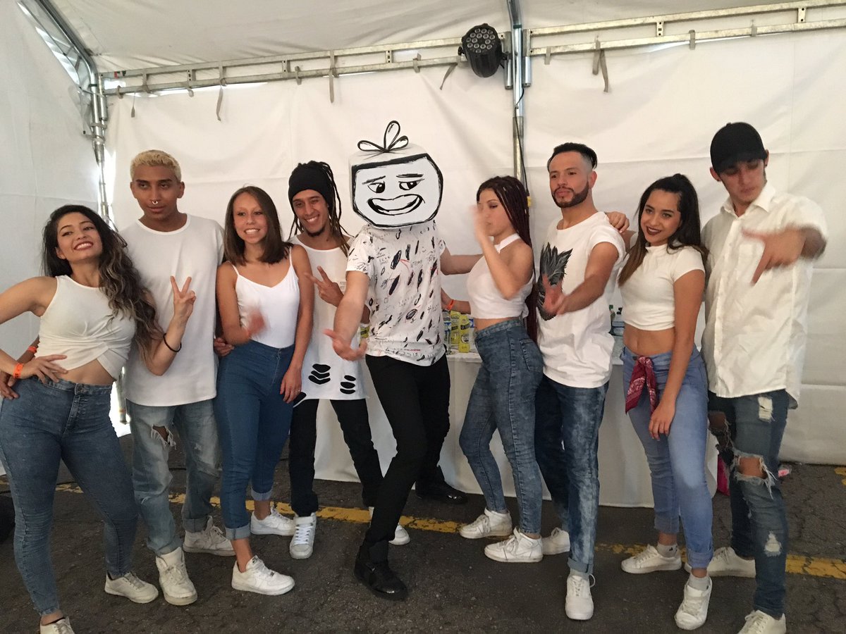 SrToronjo's tweet photo. Con el mejor crew #VamoHacelo #CunFest2017 https://t.co/KAIBLNQ1qZ