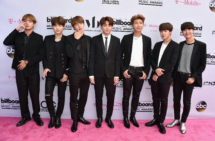 medusaqqq's tweet photo. PODEMOS HABLAR DE LO HERMOSOS QUE ESTAN #BTSBBMAs️  #BBMAs https://t.co/A6hBfaz7ft