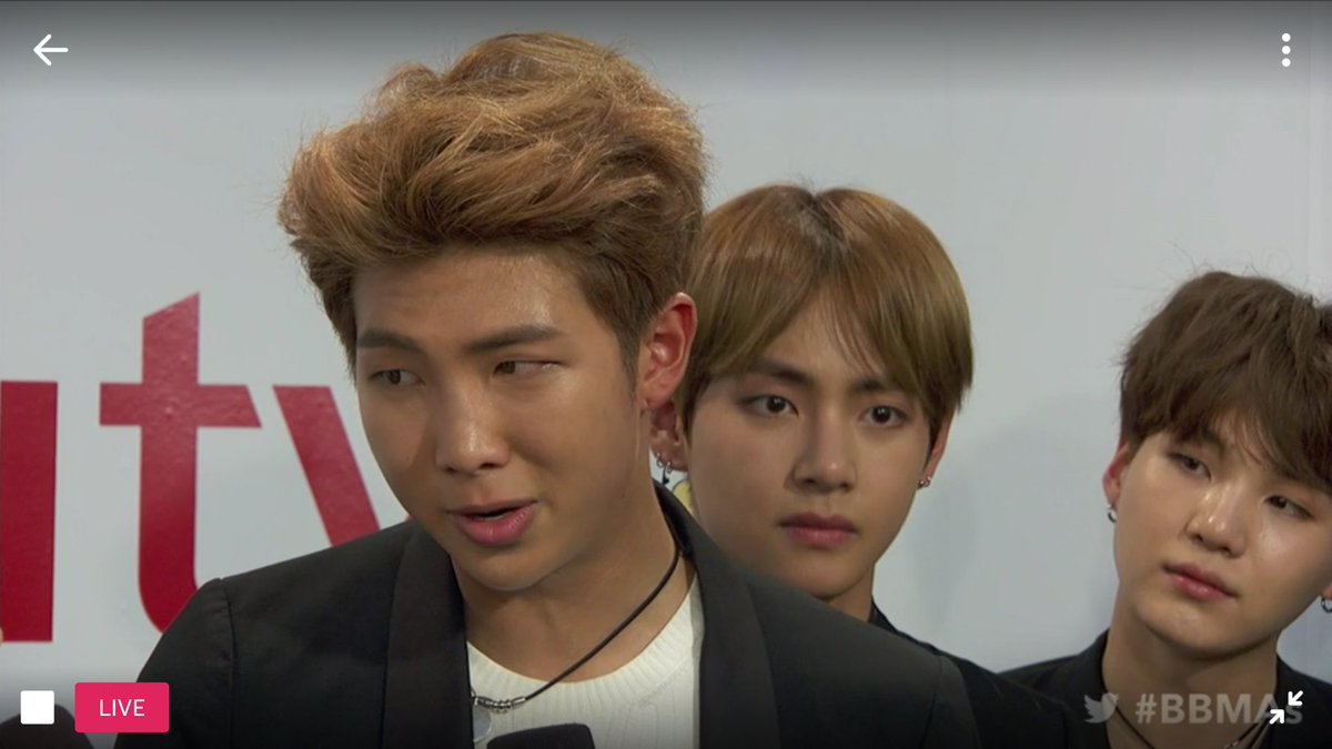 kpop_comedy's tweet photo. V looks so lost in his thoughts #BTSBBMAs️ #btsbbmas #BBMAs #BMAs https://t.co/Ut78FttuF2