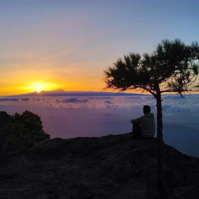early in the morning when joy abound no one around sweet bliss to good to miss a secret undone to share w u my Lord🌈