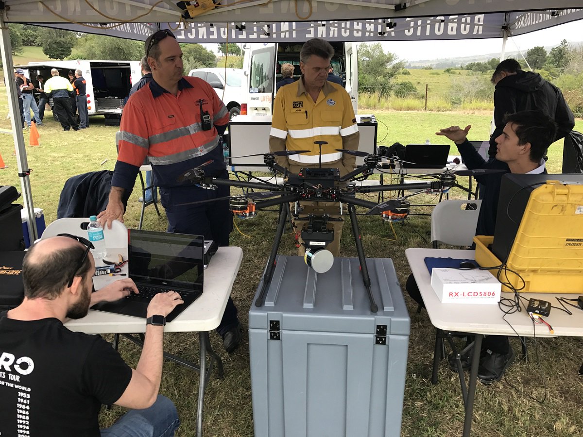 _AUSA_'s tweet photo. V-TOL RPAS Pilot &amp; Senior software engineer Luke Horwood, briefs the HoverMap team on the planned BVLOS power line survey. https://t.co/I2H2ucrlQC