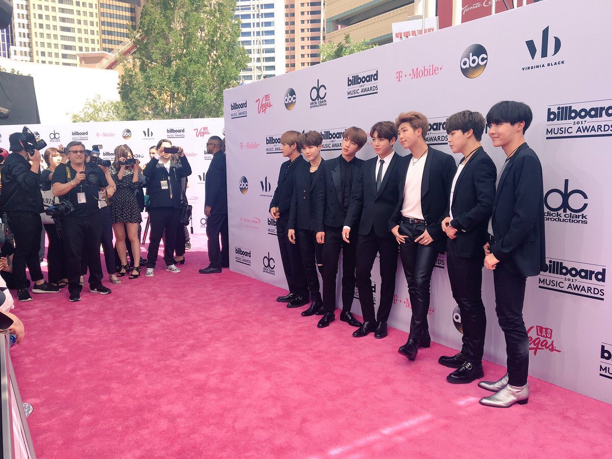 AlejandraNam's tweet photo. Very proud of you guys,you deserve this and more! Let's win. Yes Today! Tonight is our night! #BBMAs #BTSBBMAs #AlfombraRojaE @bts_bighit https://t.co/JlxDu4ojXw