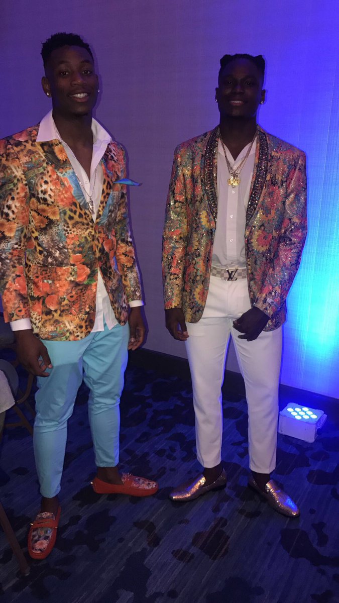 florida__boii's tweet photo. Dripping Sauce 💰💦🤤🤤
#Prom2k17 https://t.co/RLo1MIQuek