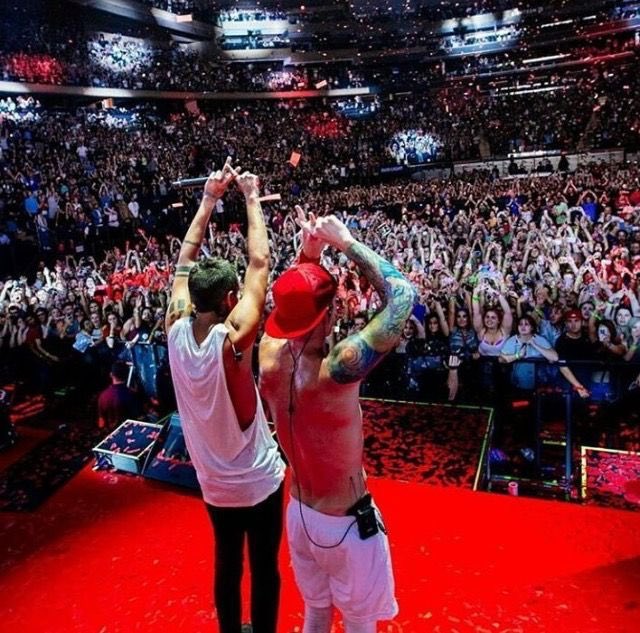 TOPVOTlNGSTATS's tweet photo. #ourCliqueIsBeautiful #topBBMAs https://t.co/VIxbyHIp0U