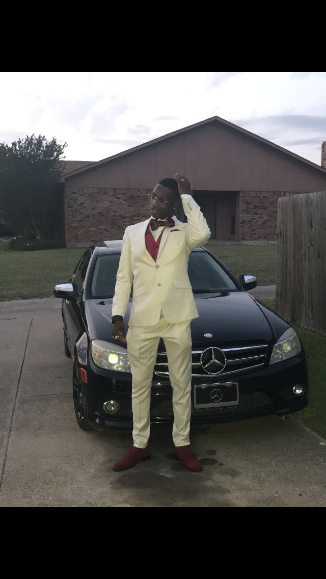 TheLdCox's tweet photo. These All Blurry 😒 But.. PROM🎬💰😈 https://t.co/vpCb15LY1T