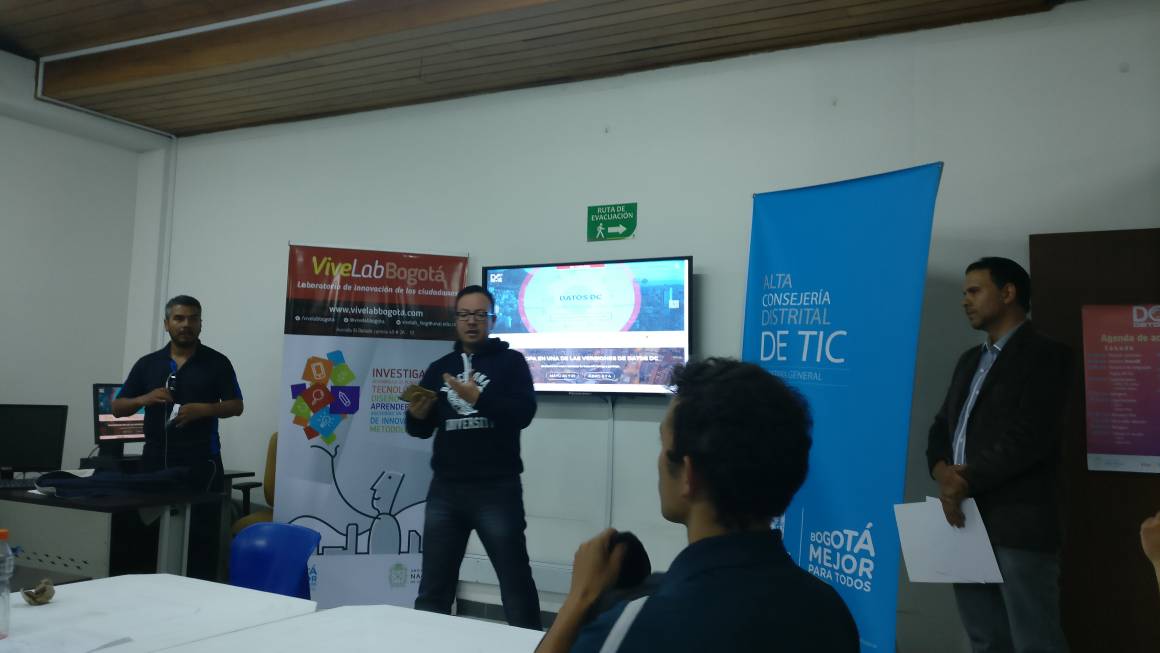 UN_InTIColombia's tweet photo. Sergio Martínez de la @ConsejeriaTIC felicita a los siete equipos de #DatosDCSuba, y como parte de los jurados presentará los ganadores. https://t.co/Uw7ULrbWPk