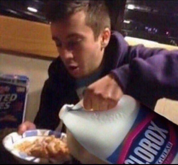 lilblurrybean's tweet photo. #topBBMAs don't let him to this 😳🤔 https://t.co/2XpMM2OE58