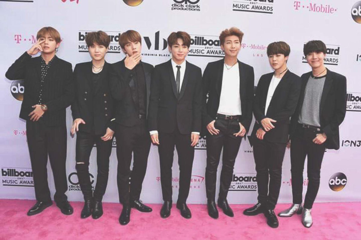 everyjiminthing's tweet photo. I'm soooo happy 😭

#BeYourWINGS 
#BTSBBMAs 
#BBMAs https://t.co/ehZxhmEFcB