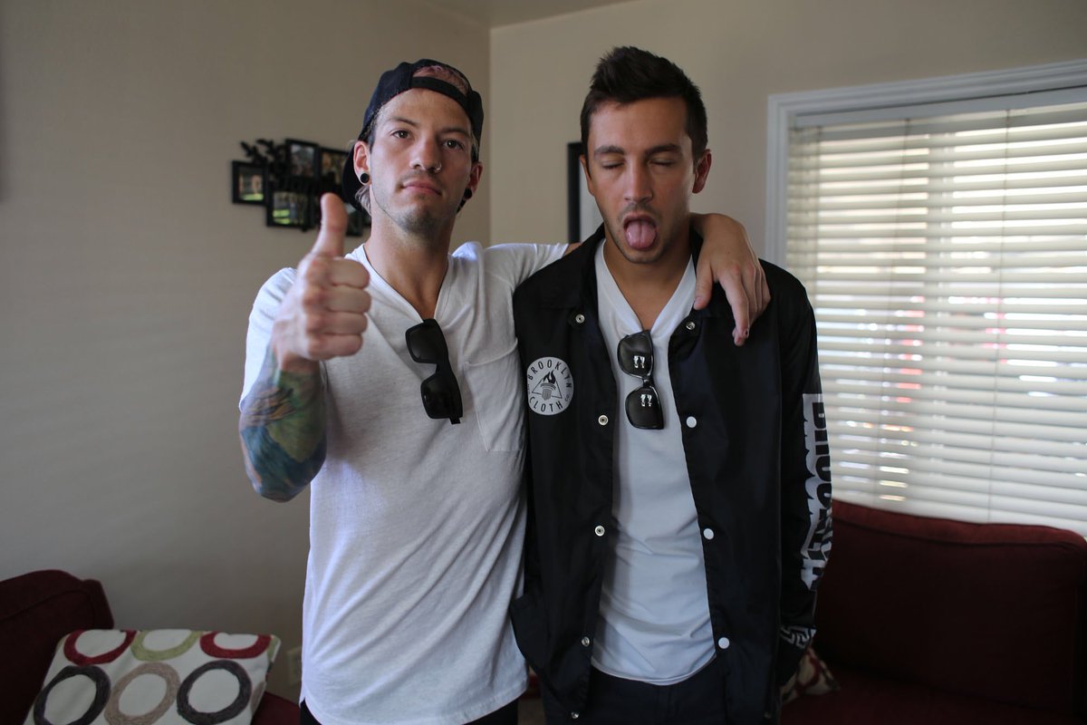souIified's tweet photo. don't forget to vote! voting ends in 2hrs! #topBBMAs https://t.co/bMnsPpZoN9