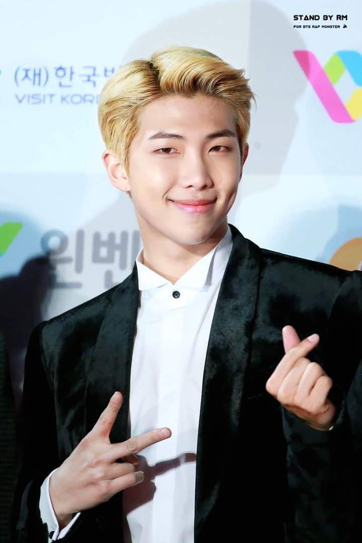 everyjiminthing's tweet photo. Stop for a minute and smile 😊
Thank you Namjoon 😘😍

#BTSBBMAs 
#BeYourWINGS 
#BBMAs https://t.co/NcjP16v2Qs