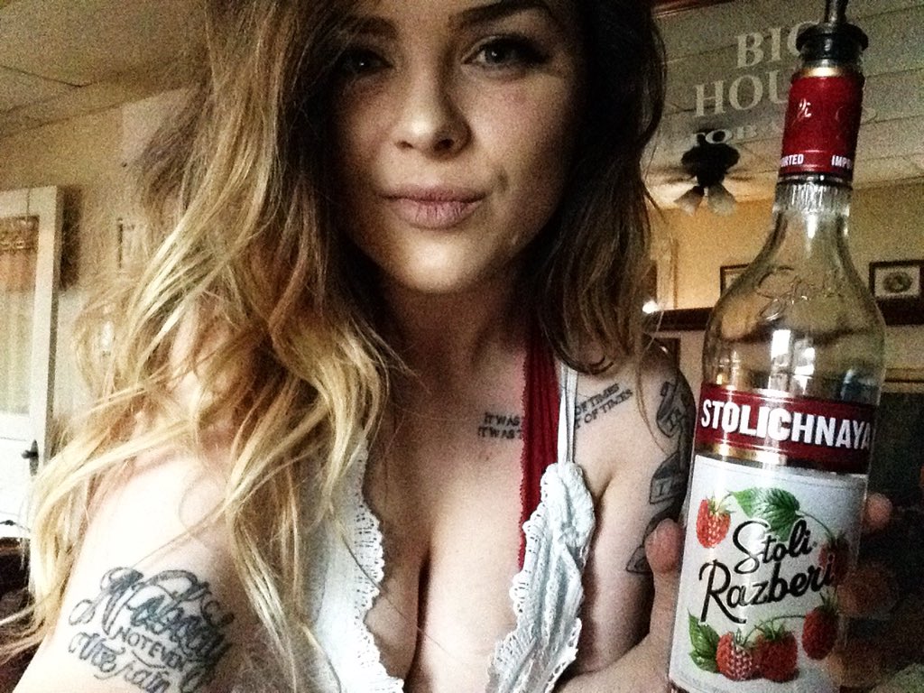 BigHouseTobacco's tweet photo. Come on down for some #StoliRaspberry ππ #stolivodka #stolichnaya #vodkanight #vodkalove #botl #sotl #cocktailbar #cocktails #sundayfunday https://t.co/kDp7aupbec