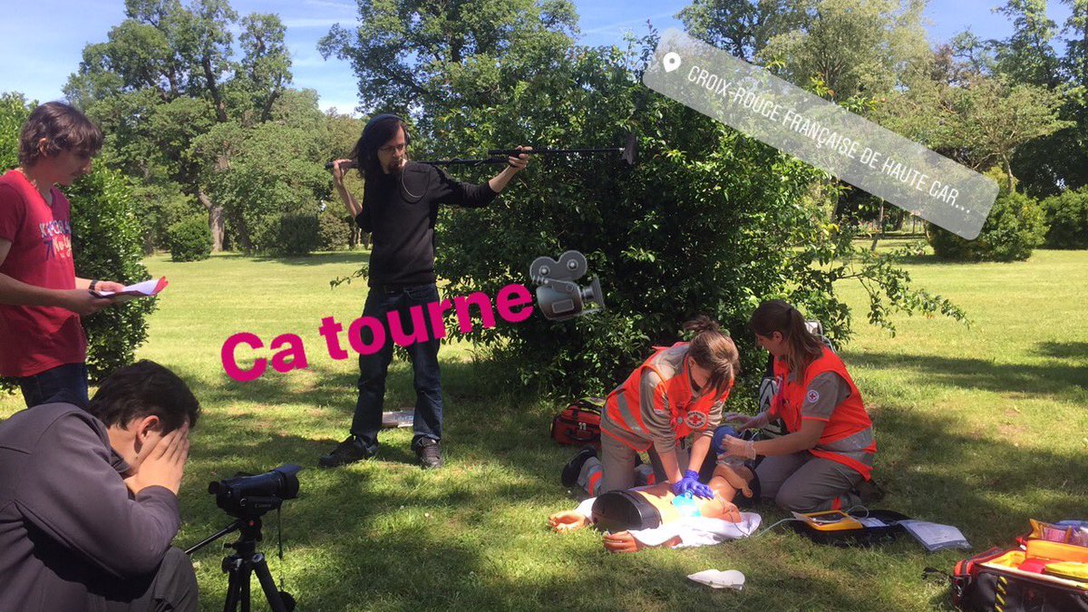 Aurel1610's tweet photo. Tournage sous le soleil 🎥☀️💉😎 #arretcardiaque #infirmierprotocole #croixrougefrancaise #Toulouse @CroixRouge https://t.co/aFohNnZHjM
