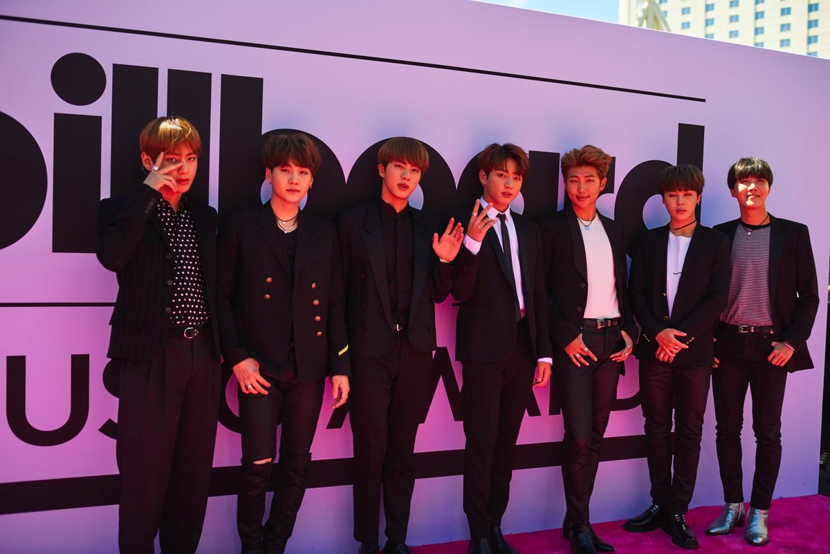 annie_cvz's tweet photo. ESTOY TAN ORGULLOSA DE USTEDES SON LO MEJOR, ESTÁN LOGRANDO SUS SUEÑOS. ESTO ES EL PRINCIPIO DE UN GRAN COMIENZO. LOS AMO

#BTSBBMAs #BBMAs https://t.co/RK4MfBugyr