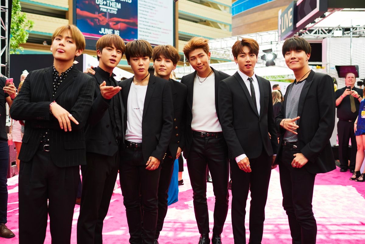 annie_cvz's tweet photo. ESTOY TAN ORGULLOSA DE USTEDES SON LO MEJOR, ESTÁN LOGRANDO SUS SUEÑOS. ESTO ES EL PRINCIPIO DE UN GRAN COMIENZO. LOS AMO

#BTSBBMAs #BBMAs https://t.co/RK4MfBugyr