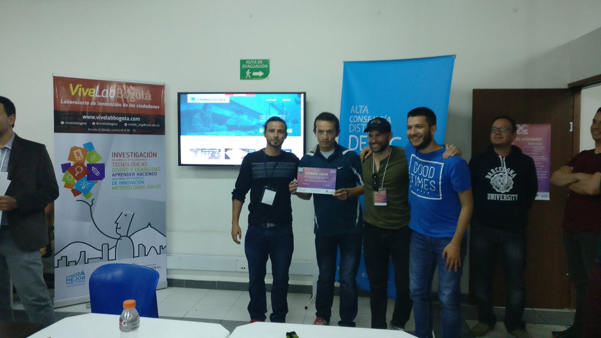 maurotov's tweet photo. Los Euclidianos de la movilidad son el segundo lugar en #DatosDCSuba. Gran proyecto! https://t.co/xPjo2vOu2Z