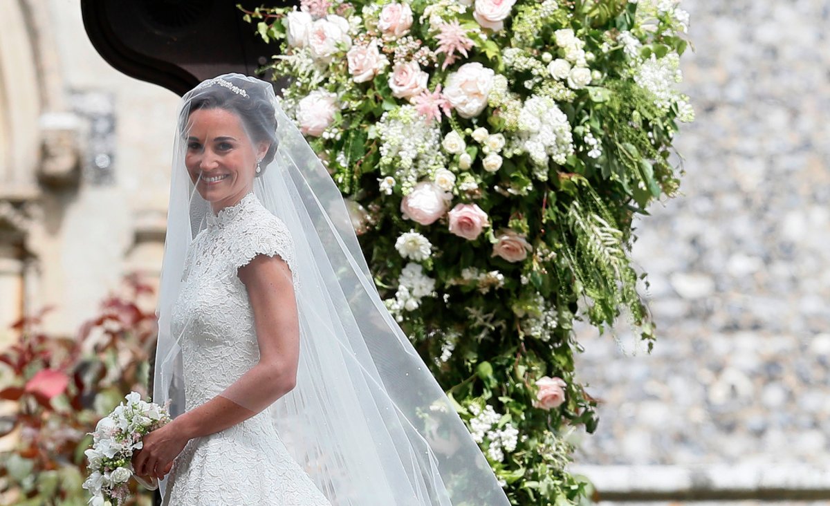 Pippa Middleton Got Married in a Couture Giles Deacon Wedding Dress crwd.fr/2qFvGiX