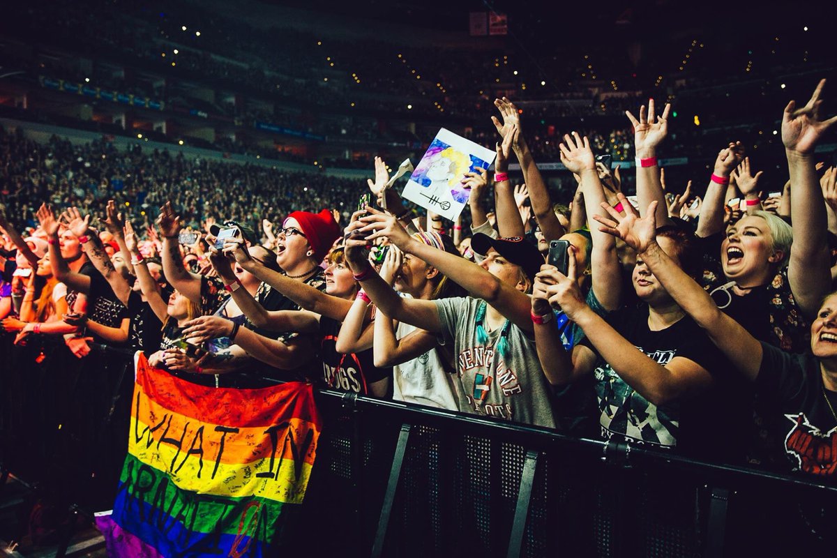 foreverdreaming's tweet photo. rt for pride in the clique #topBBMAs https://t.co/NaoAth6aGA