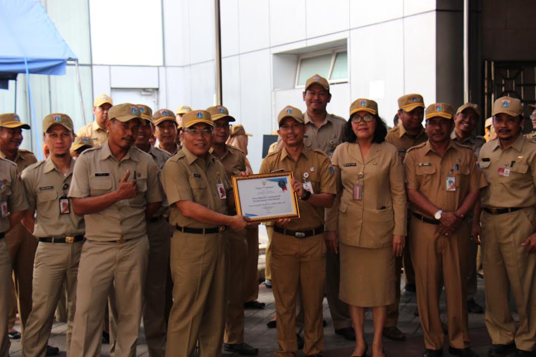 BPBDJakarta's tweet photo. BPBD DKI Jakarta Meraih Penghargaan dari Kemenpan-RB dalam acara siNovik 2017. https://t.co/GVPPwPVHdF https://t.co/xDijtgwRly