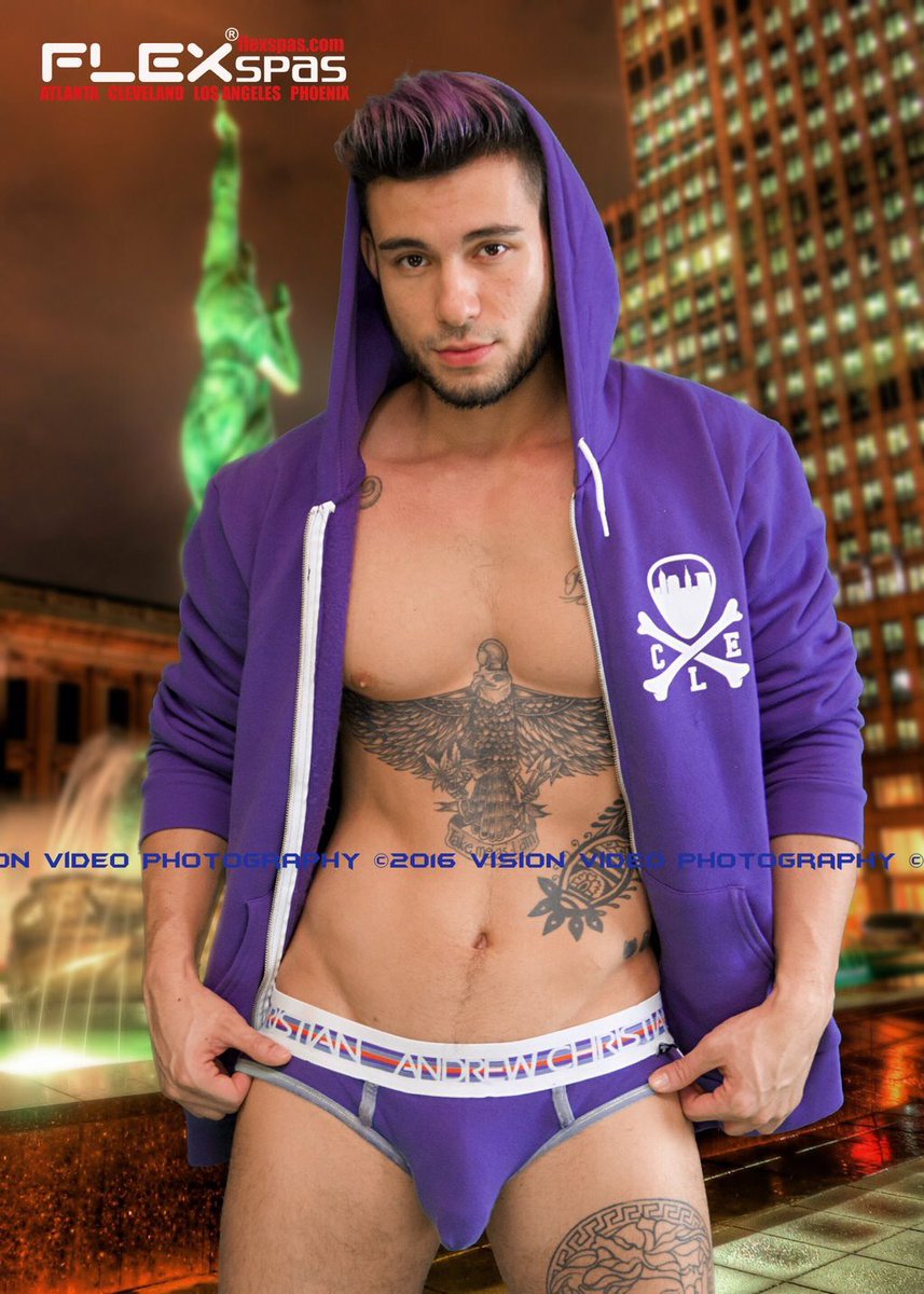 RomanEmpireXCI's tweet photo. So #PrettyInPurple 💜💜💜 & @andrewchristian
Thx @VisionVideoLLC & @FLEXSpasCLE for this!
#RomanSunday ツ https://t.co/uYW8c9Ps7q