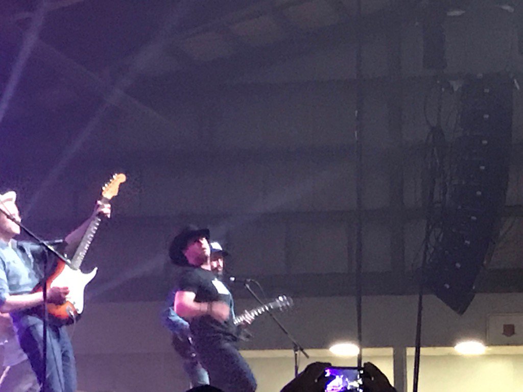 JKageorge's tweet photo. Aaron Pritchett is on the #CloverdaleRodeo &amp; #CountryFair stage!
#localkidmakesgood #GetBackToCountry #AaronPritchett https://t.co/Z4uy3CKRog