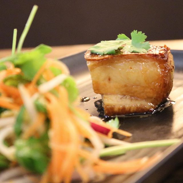 Eat_West's tweet photo. This week's entree special at @rendeavous_restaurant - Asian style pork belly 😍
#EatWest #SundayNightDoneRight #PorkBelly #RDVFoodie https://t.co/j3TeDVo4F0