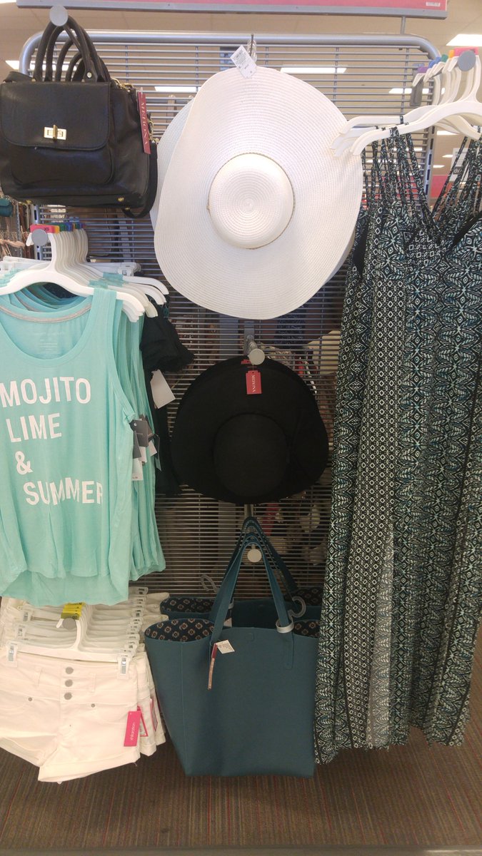 BrittneyT1961's tweet photo. Perfect weekend get away outfits!! #T1961 #RisingHeat &amp; #RaisingComps @izzy_isais @Emily1Mc @Trujillojonny1 @PjeturSigurdson https://t.co/ut9bjE8IEp