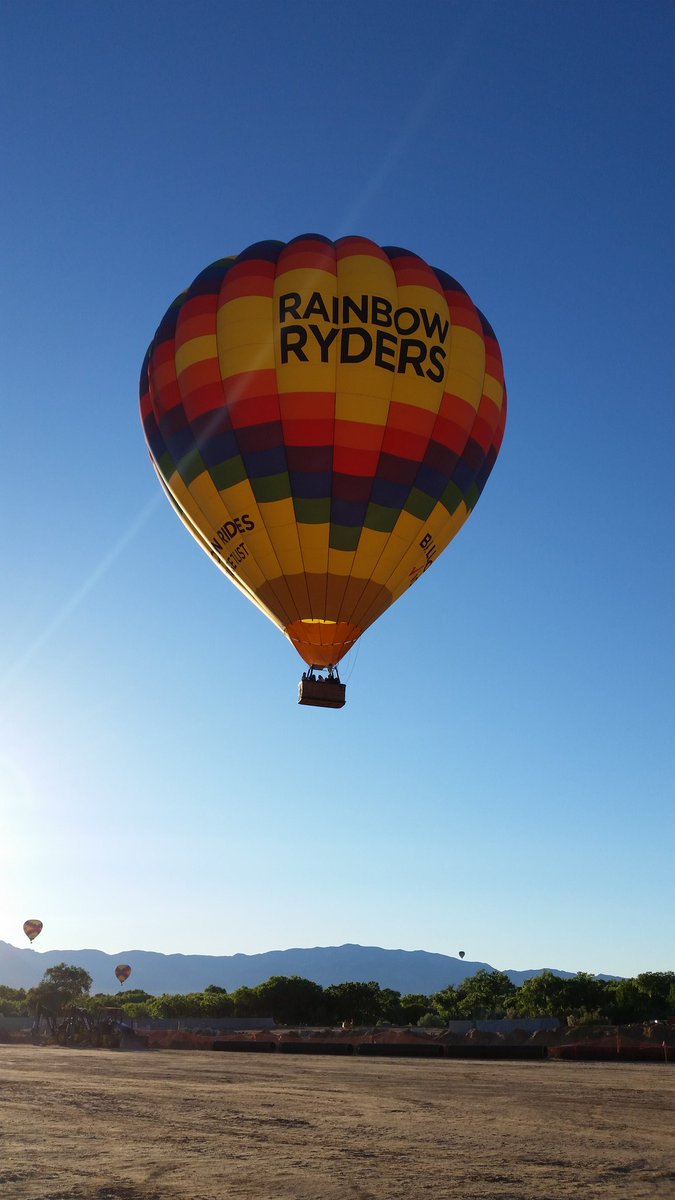 denisesuttle's tweet photo. Blue skies & sunshine set ideal backdrop for #ABQFAM meeting planners to fly high over #ABQ with @RainbowRyders https://t.co/G9RU0yKZQG