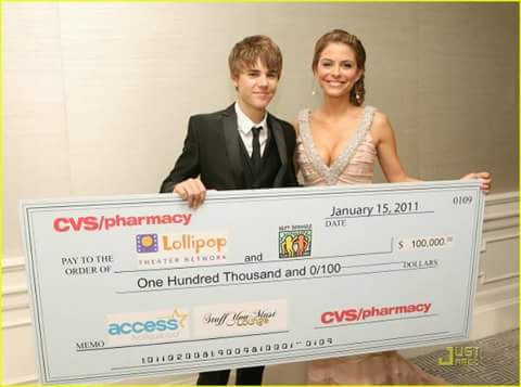 FlorDeBelieber's tweet photo. Mi ídolo es el que dona millones de dolares a fundaciones y más, sin pedir nada a cambio
#JustinBBMAs https://t.co/6sp62iKll8