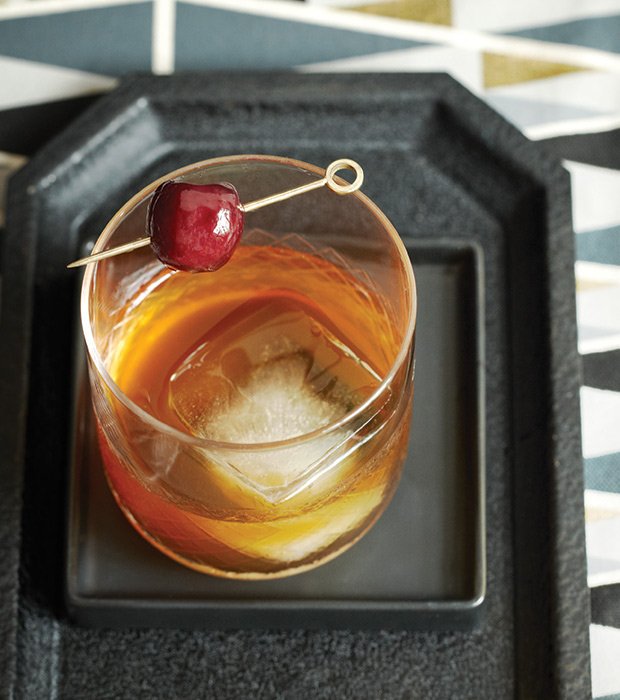CDNCOCKTAIL's tweet photo. Enjoying our #twinpeaks themed Jack With One Eye #Canadiancocktail as we anxiously await the reboot! #itshappeningagain @juanlunaphoto https://t.co/pIUTeZgJqT