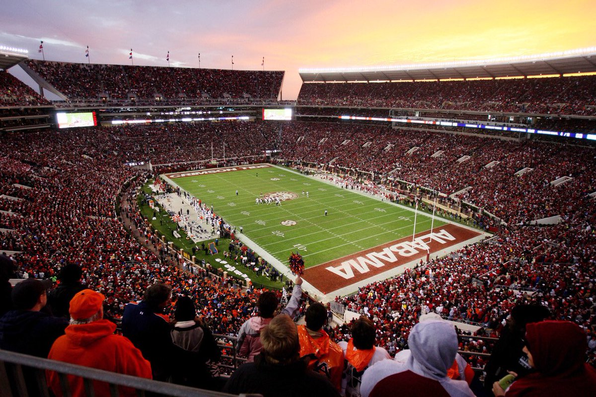 BracketBattles1's tweet photo. Most HISTORIC Stadium
•College Football - sweet 16•

RT ~ Tennessee 
Fav ~ Alabama https://t.co/ohnGWl6Ks5
