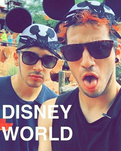 luisacipher's tweet photo. #topBBMAs estos hermosos cantantes van a ganar https://t.co/YZnytesWZO