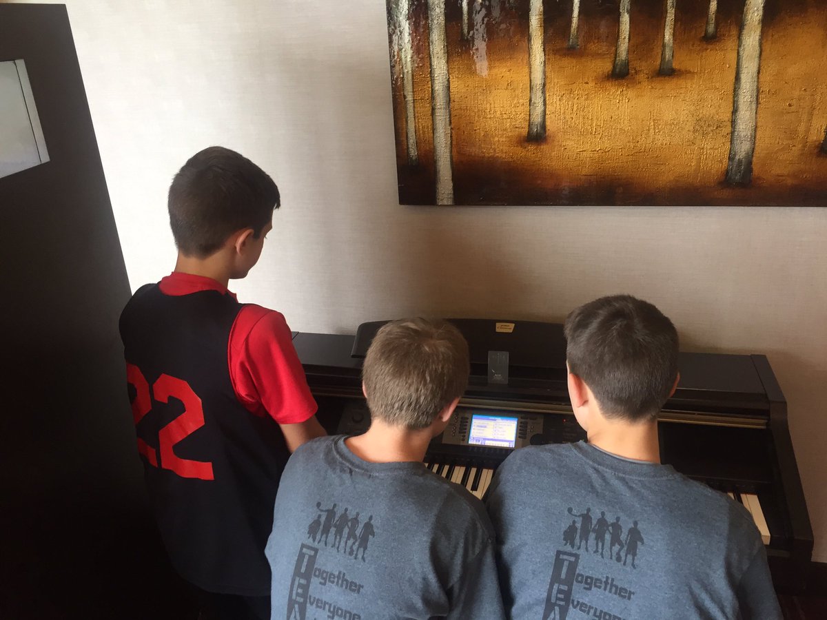 ri_warriors's tweet photo. Some pictures of the funthe 7th grade team had,  in Keene, NH. Bonds were made,  and  also lifetime memories! https://t.co/ASfHlsTKRI
