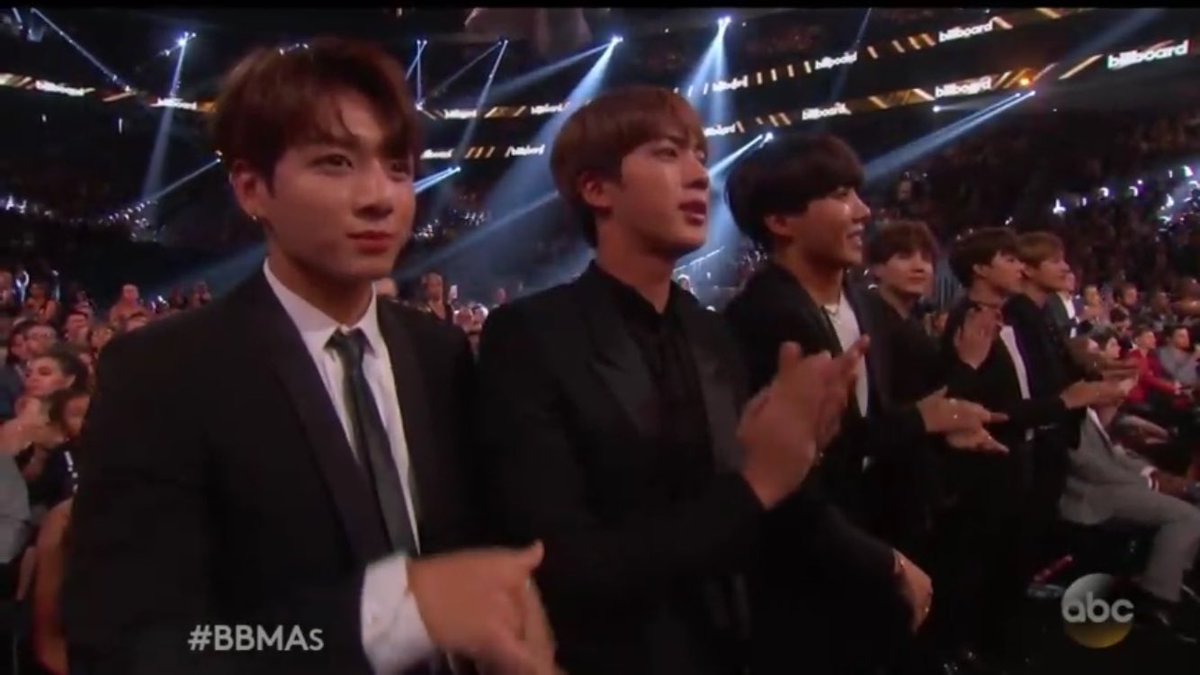 INNERCHILDSG's tweet photo. CUANDO ENFOCAN A BANGTAN:
#BBMAs https://t.co/WCsT1t8MOg